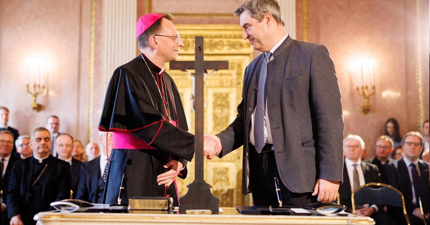 Künftiger Erzbischof Herwig Gössl legte Eid auf die Verfassung ab