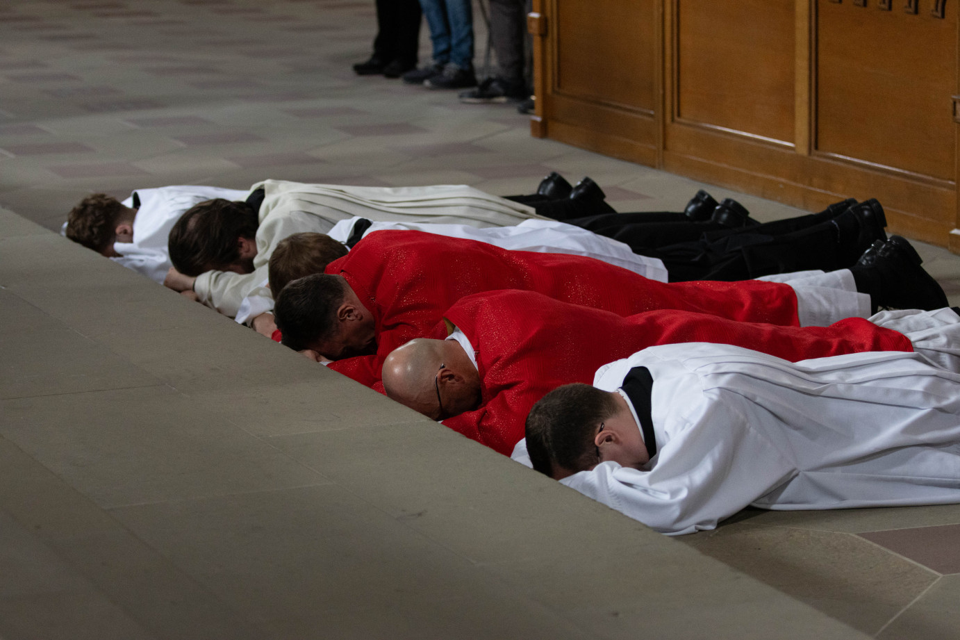 Erzbischof Herwig Gössl und der liturgische Dienst bei der Prostratio