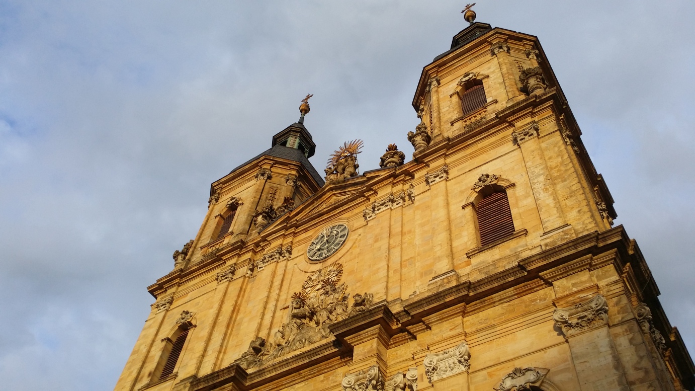 Das Bild zeigt die Fassade der Basilika Gößweinstein.