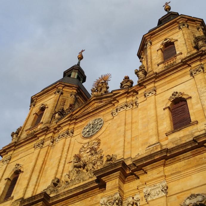 Das Bild zeigt die Fassade der Basilika Gößweinstein.
