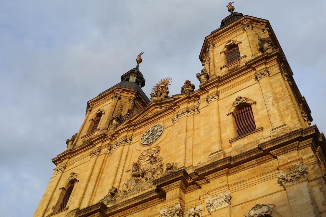 Das Bild zeigt die Fassade der Basilika Gößweinstein.