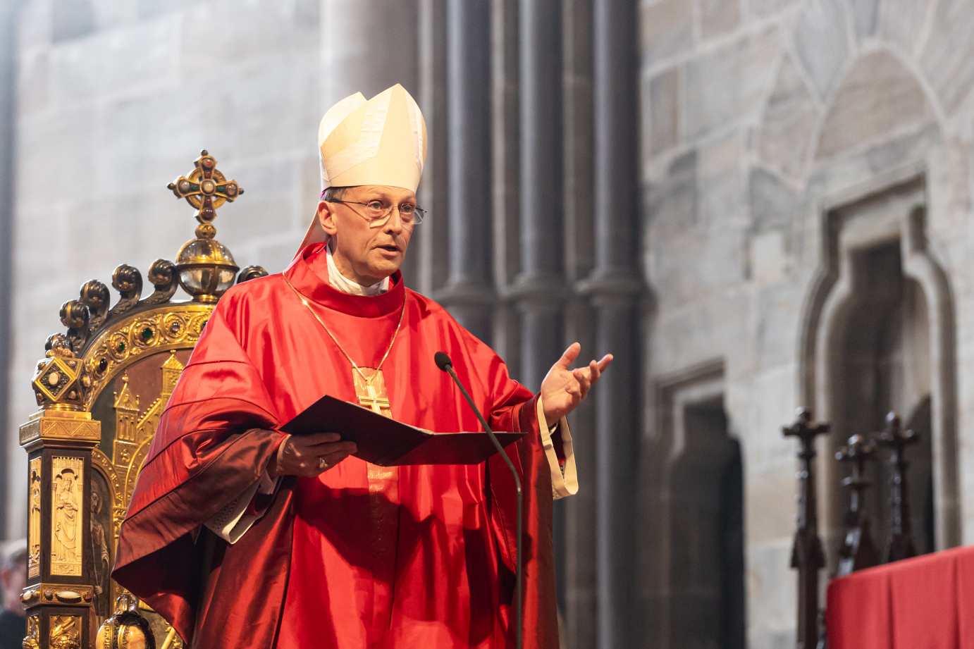 Erzbischof Gössl predigt im Bamberger Dom