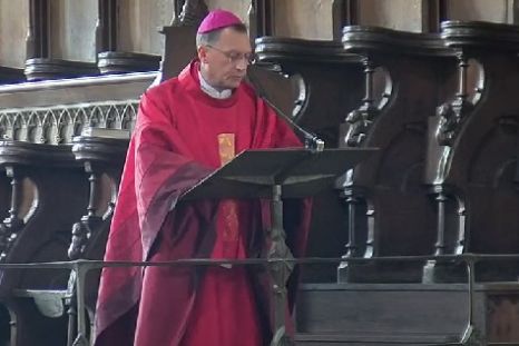 Erzbischof Gössl bei der Karfreitagsliturgie.