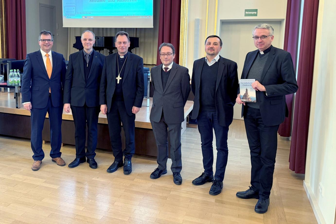 PD Dr. Christian Lange, Domkapitular Prof. Dr. Elmar Koziel, Erzbischof Herwig Gössl, Prof. Dr. Burkhard Berkmann, PD Dr. Andriy Mykhaleyko, Regens Domkapitular Dr. Ewald Sauer (von links).
